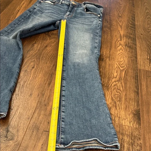 American Eagle Outfitters Blue Flare Jeans - Picture 6 of 12